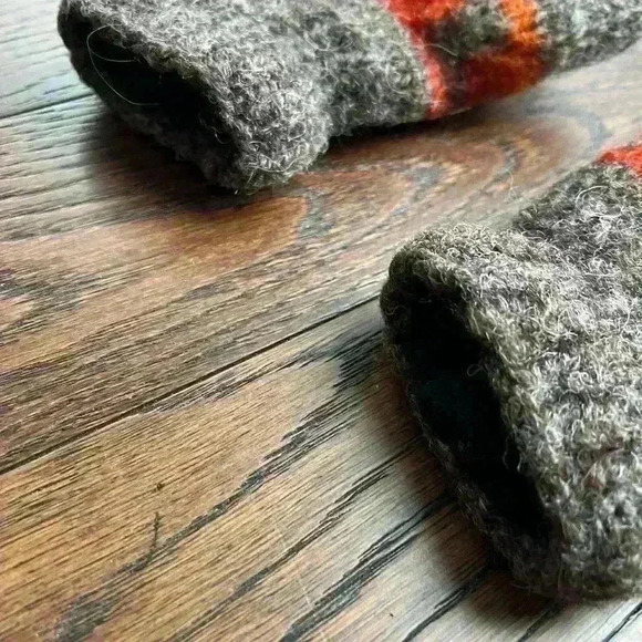 Balta Funwear 100% Wool Aztec Grey and Orange Mittens  Winter Accessory - Picture 4 of 10